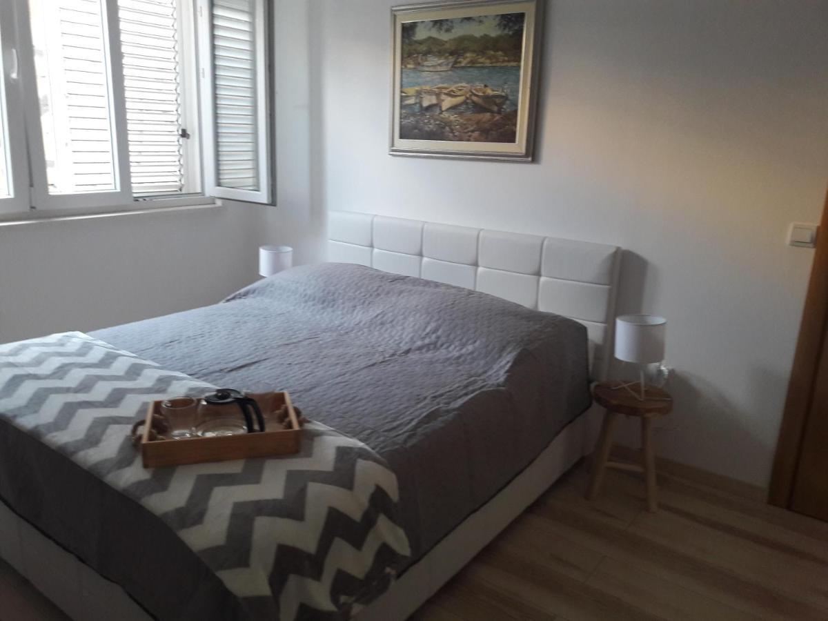 Apartment Tea Primošten Eksteriør bilde