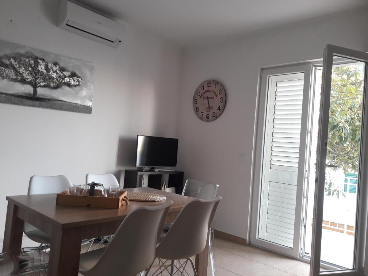 Apartment Tea Primošten Eksteriør bilde